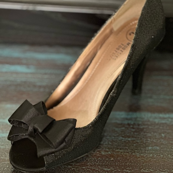 NIB. Black glitter peep toe pumps with Satin bow. Great for formals or prom - Picture 3 of 8